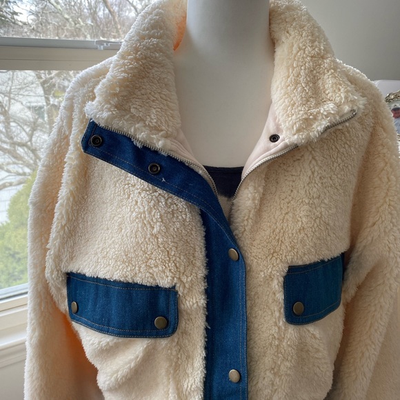 NWT Urban Outfitters Laura Cozy Sherpa and Denim Jacket. - Picture 6 of 8